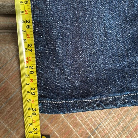 Levi’s Mid Rise Jeans - Picture 6 of 9